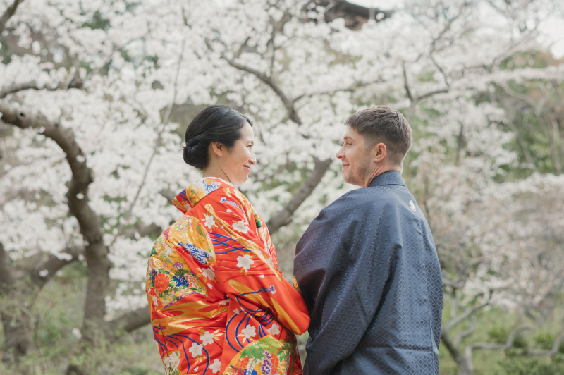 桜を背景に・・・