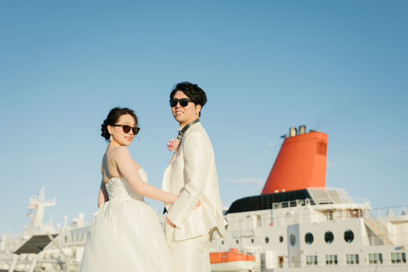 サングラスをかけて