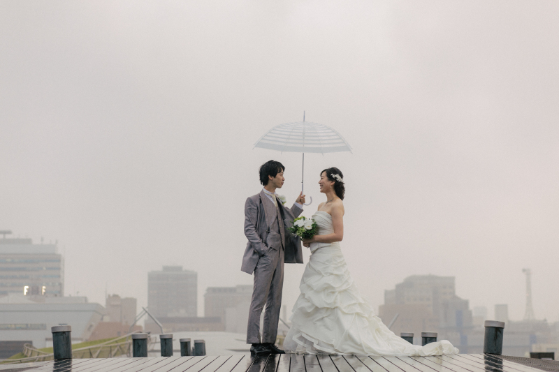 雨にも負けない素敵なウエディング写真！