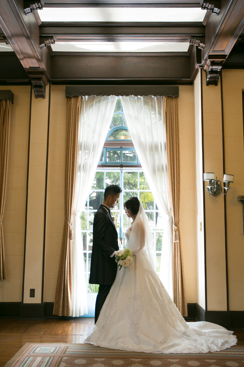 窓の前で・・・♡