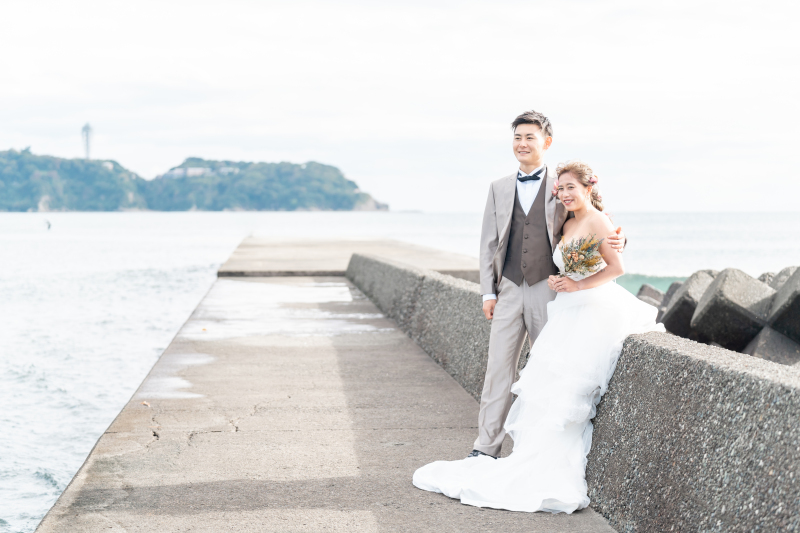 江ノ島をバックに