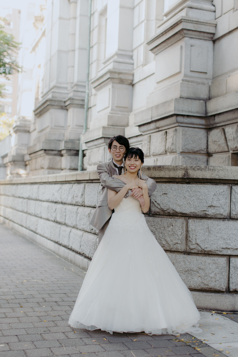 後ろからギュッ