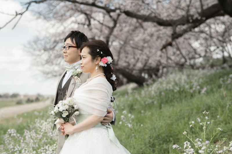 遠くを見つめて