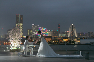 桜咲く三溪園と大桟橋の夜景
