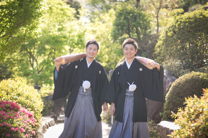 袴×袴 庭園での結婚写真