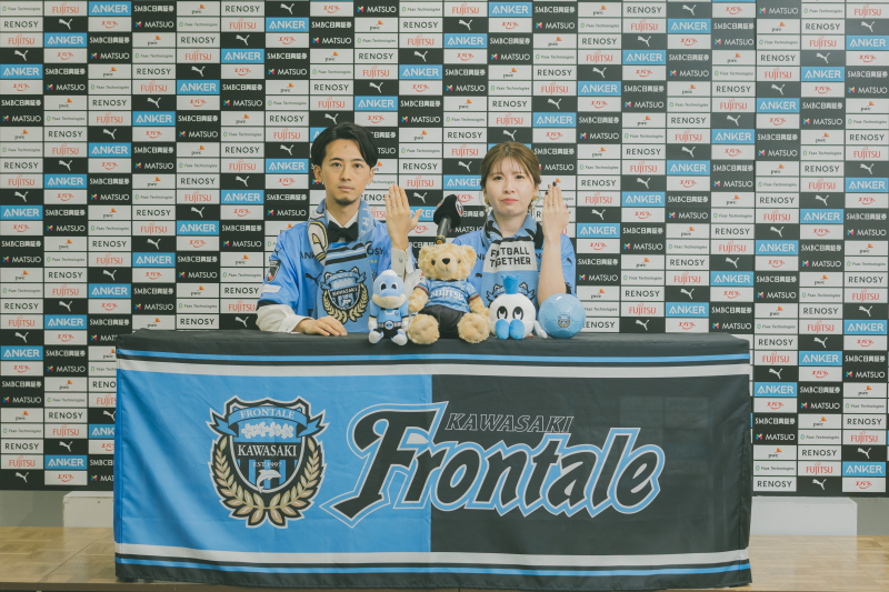 記者会見ルームで＊