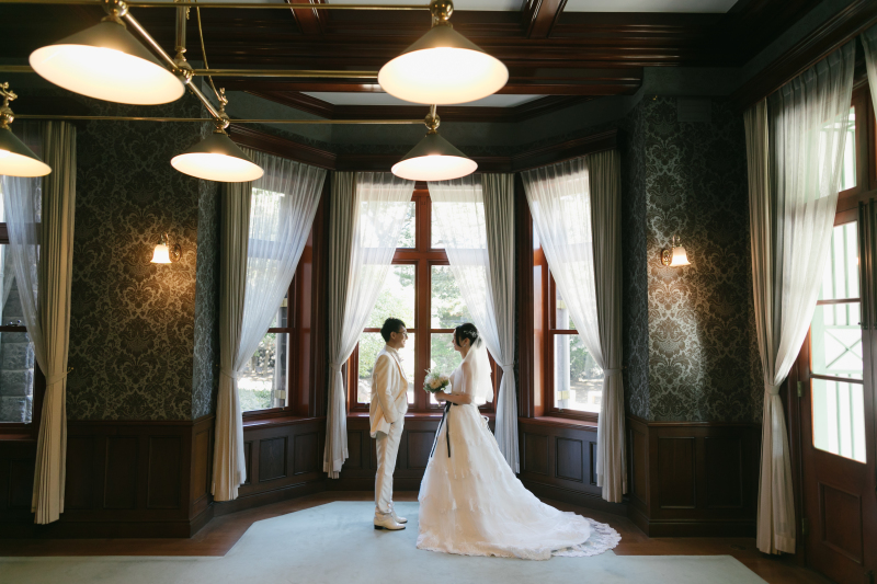 洋装　ロケーション