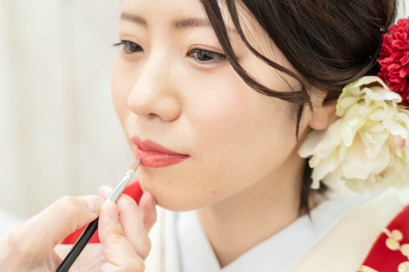 口紅を塗って