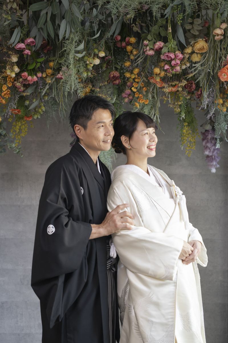 ドライフラワーの下で、笑顔満点なお二人が可愛い♡