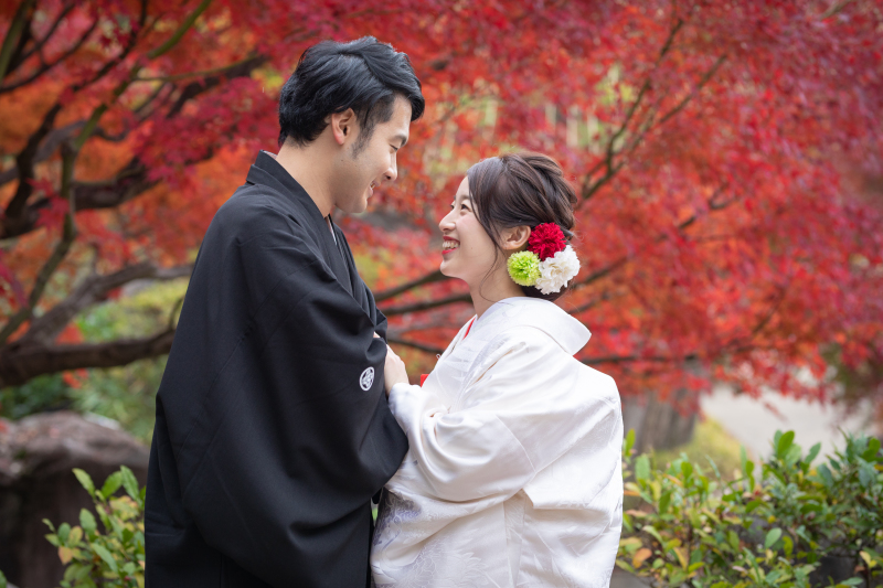 紅葉をバックに！