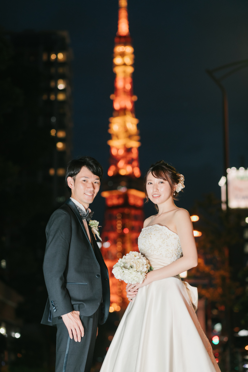 東京タワーをバックに