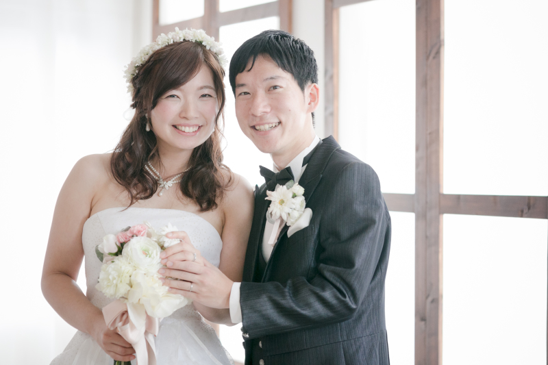 優しく手を添えて