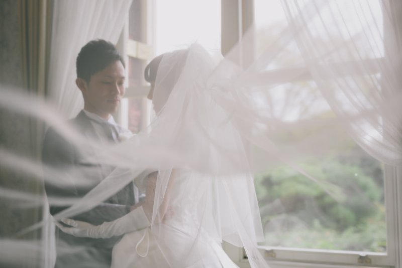 ベールに包まれて