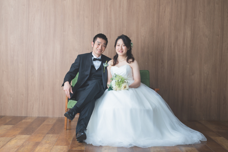 ソファに座って