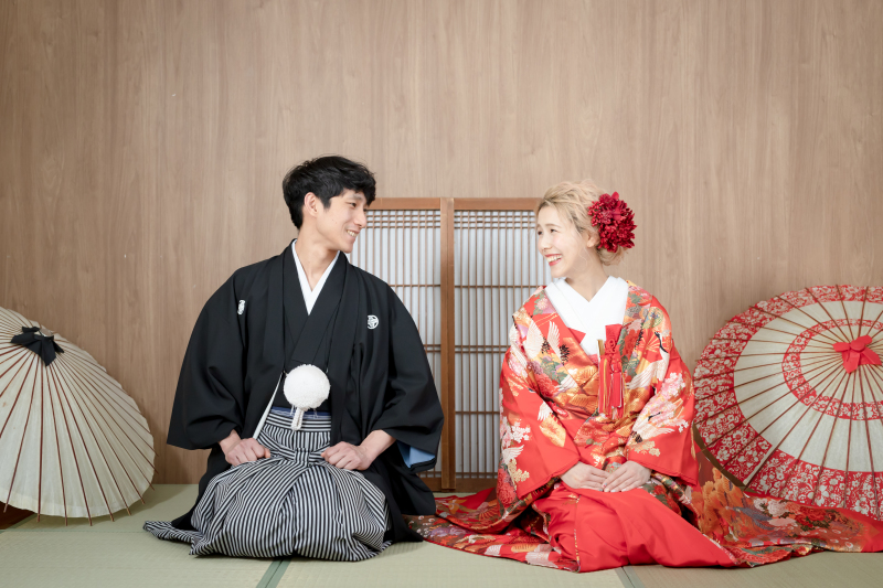 にっこりと笑って