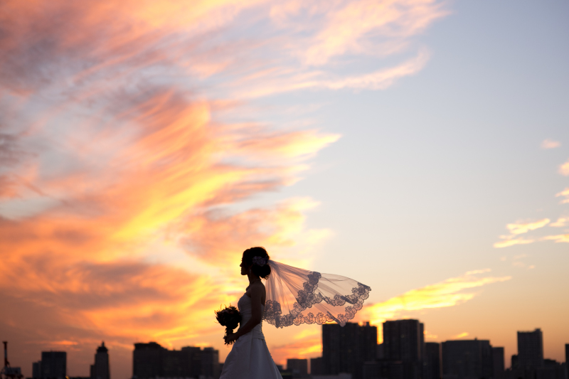 夕景をバックに