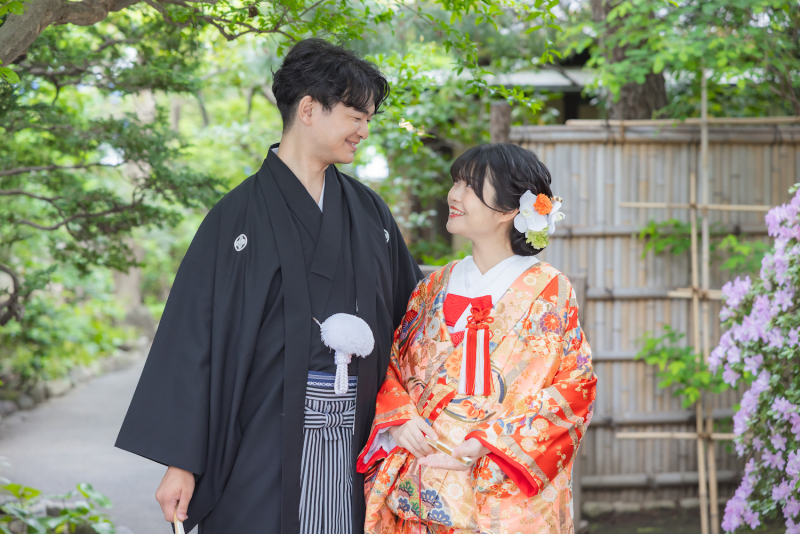 自然な笑顔で見つめ合っているお二人の表情が素敵