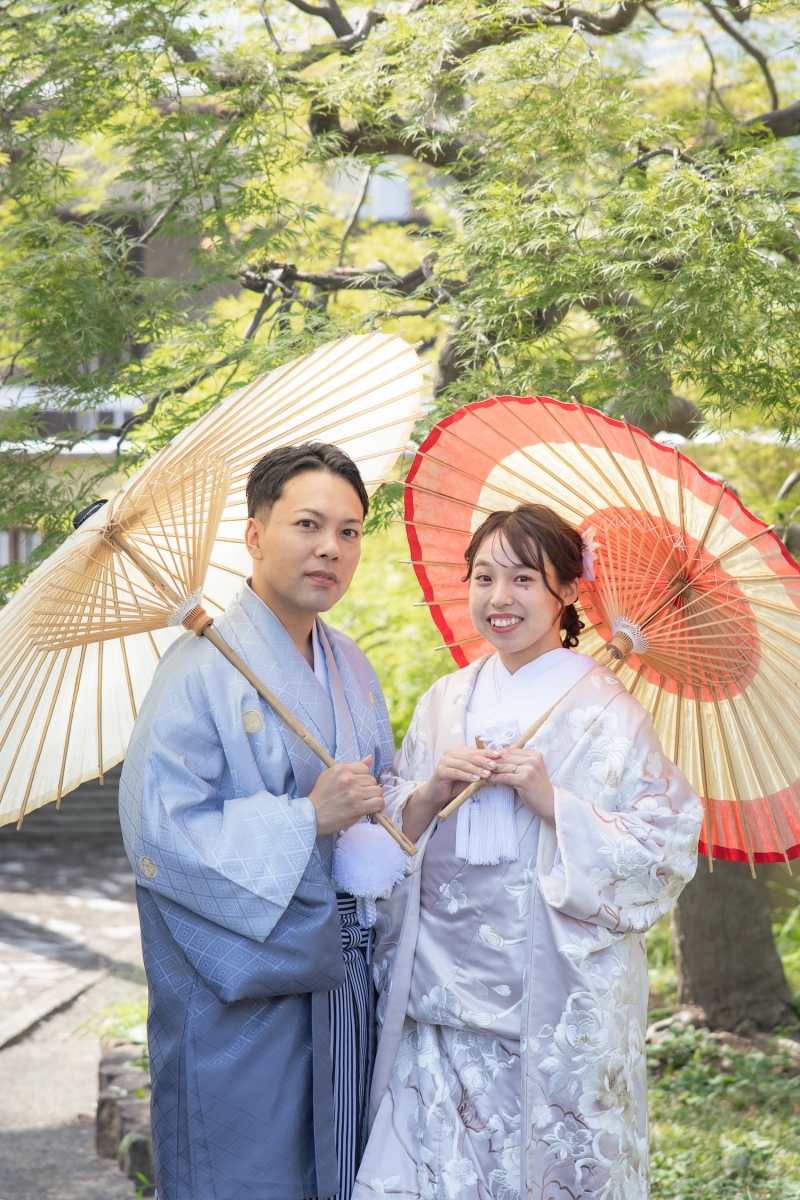 番傘を持っているショットは和の雰囲気がよりでます