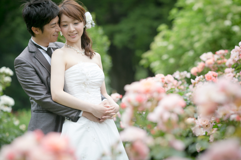 バラにかこまれて