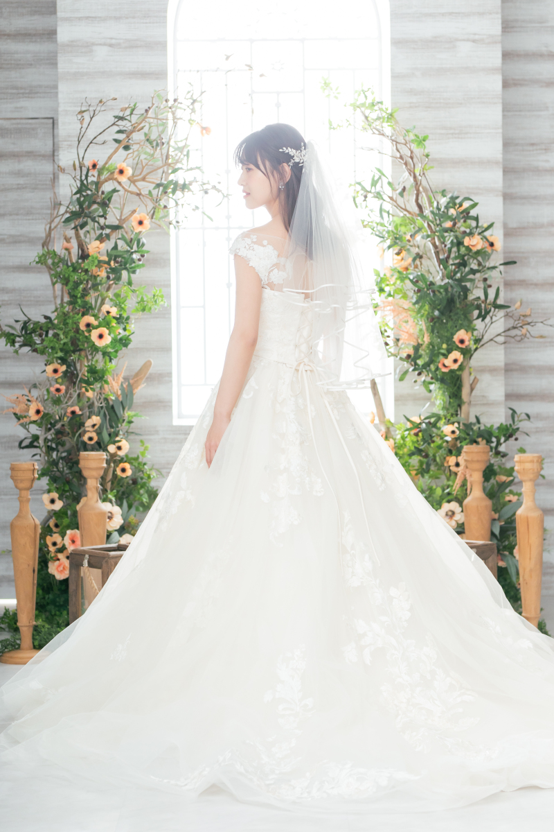 トレーンを広げて