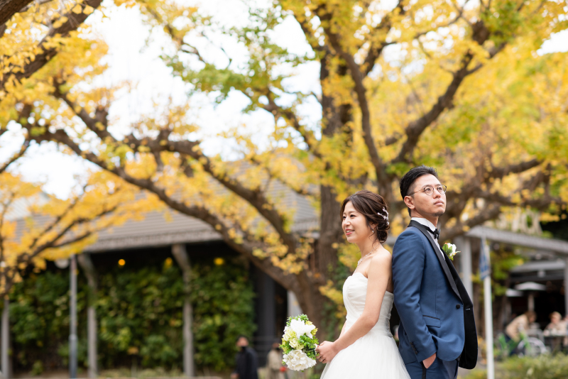 背中を合わせて