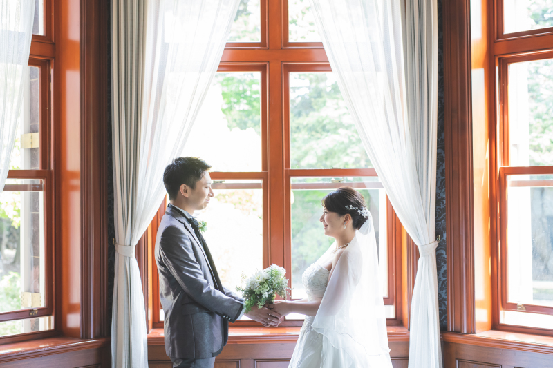 光が差し込むなかで