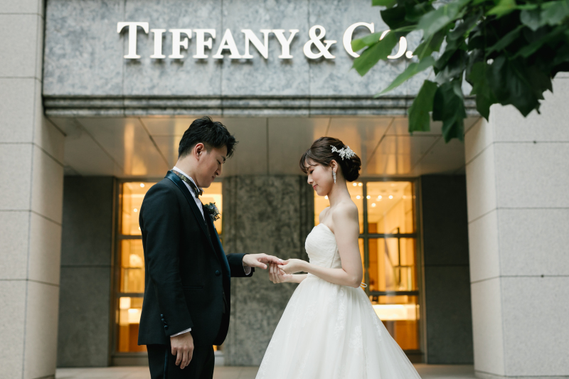 ティファニーの前で