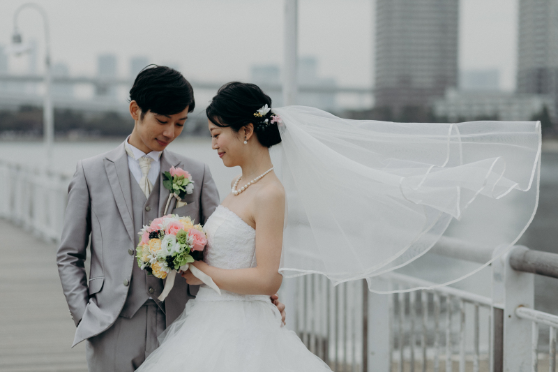 ベールをなびかせて