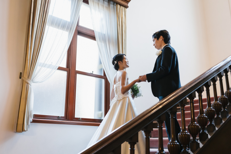 自然光が入ってくる窓の横で