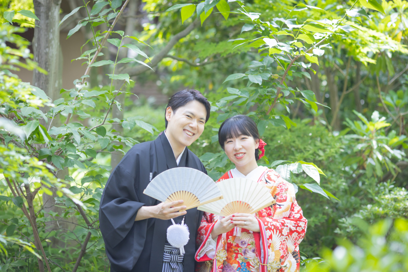 扇子を使って