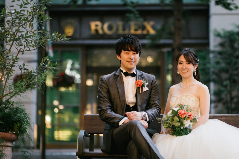 ベンチに座って