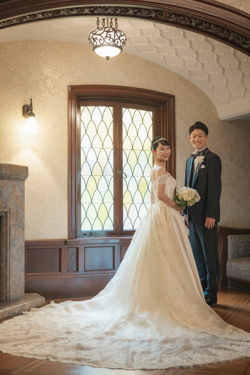 トレーンの長いドレスはぜひバックショットも!