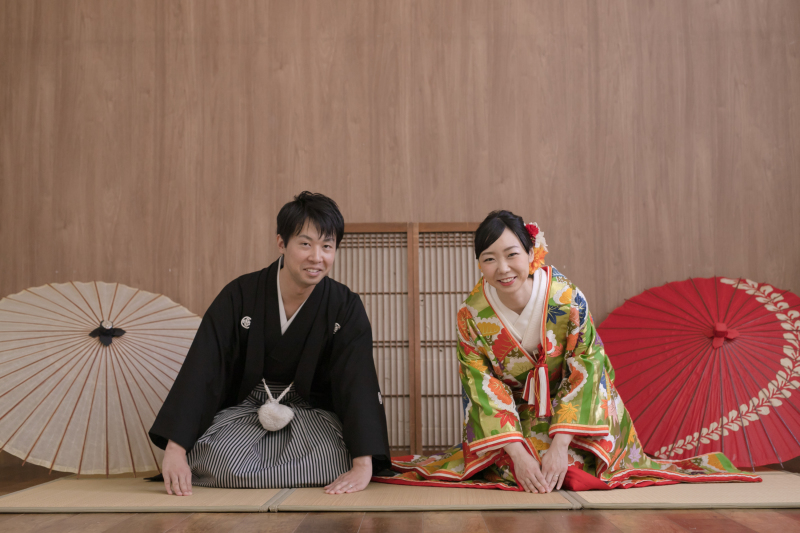 正座で挨拶ショット