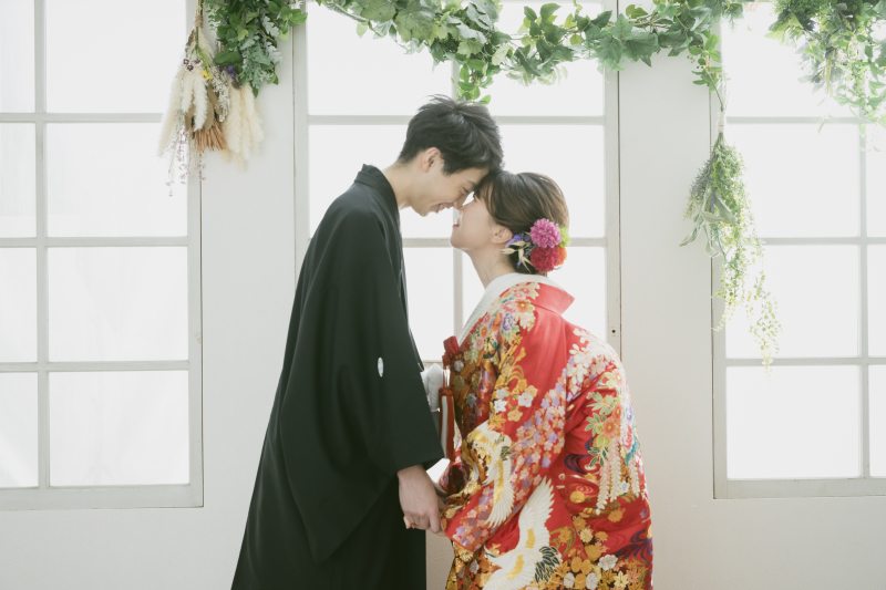 おでこをコツン