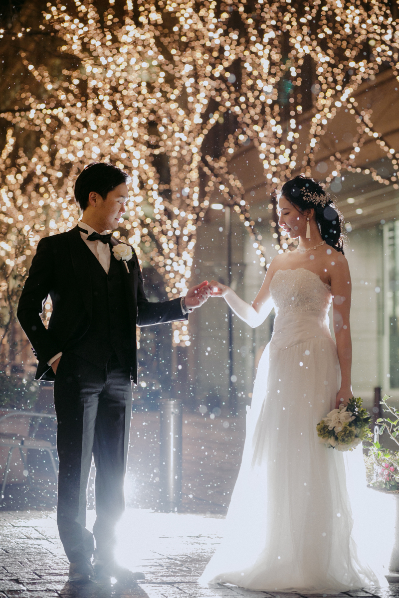 イルミネーションをバックに