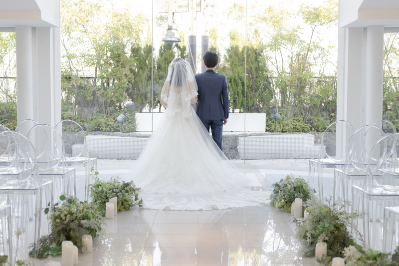 トーレンがとても美しいドレスはバックショットも！