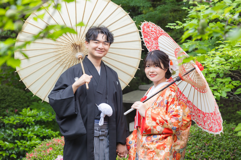 番傘を持っているショットは和の雰囲気がよりでます