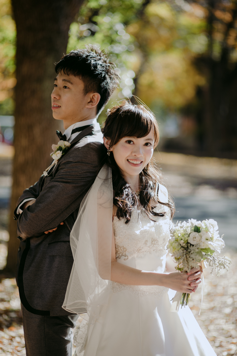 優しい木漏れ日の下で