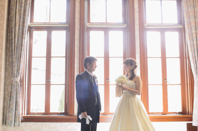 自然光が入り込む窓ぎわで