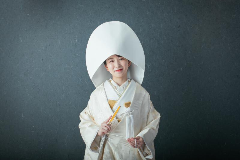 綿帽子をつけて