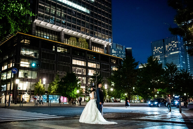 都会の街並みで