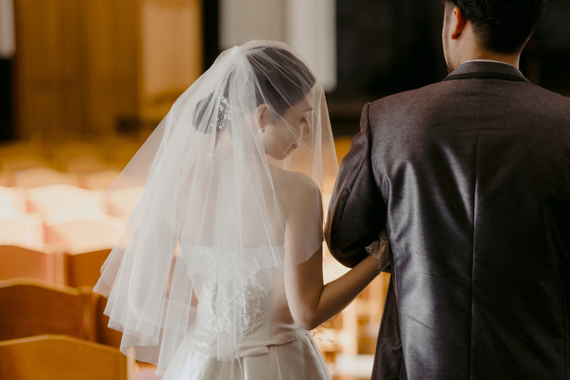 ベールをつけた後ろ姿がとても素敵で思い出の1枚に