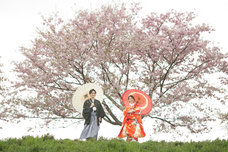 桜をバックに・・・