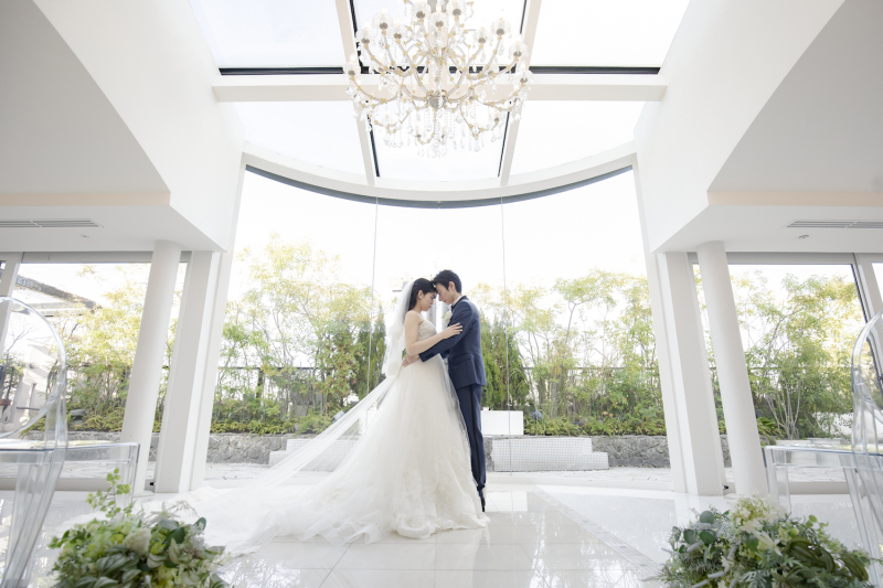 おでこを合わせてハグショットはロマンチックですね