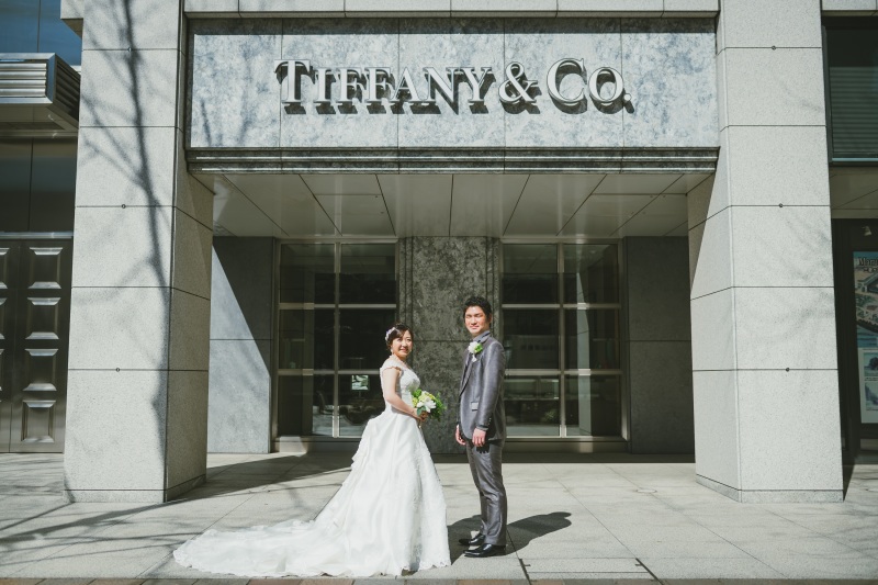 ティファニーの前で