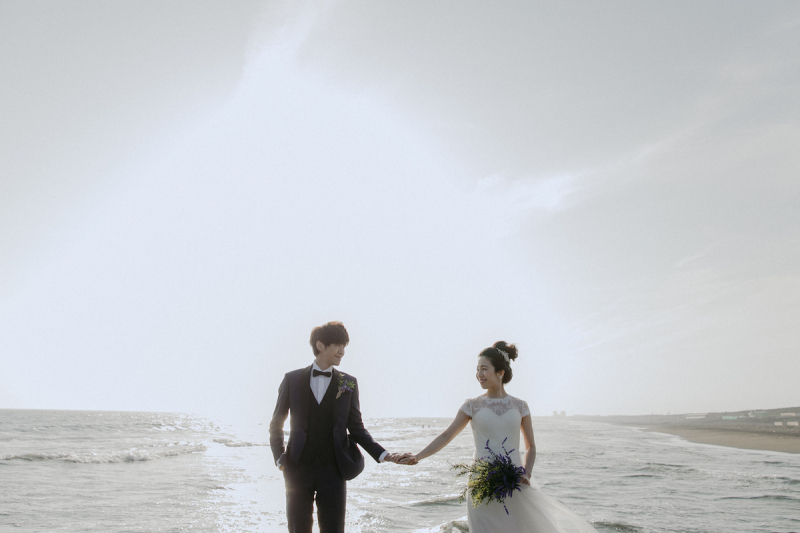 日差しをバックに