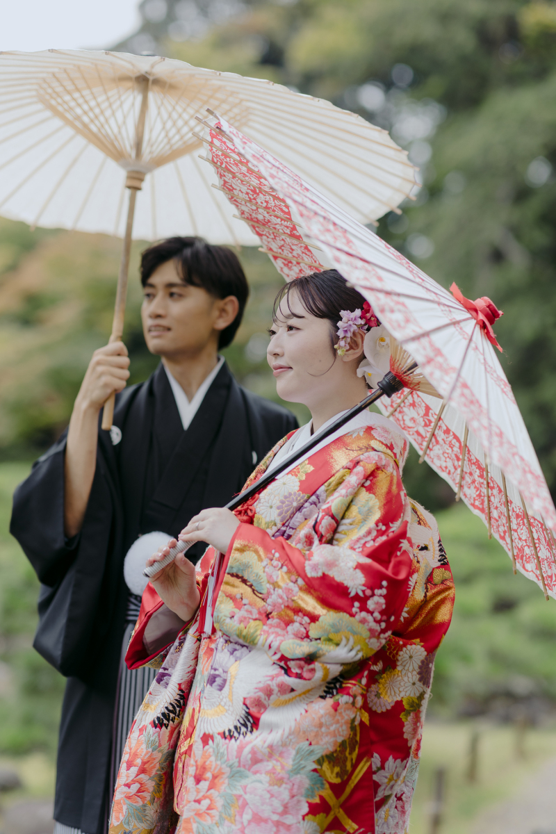 番傘を持っているショットは和の雰囲気がよりでます