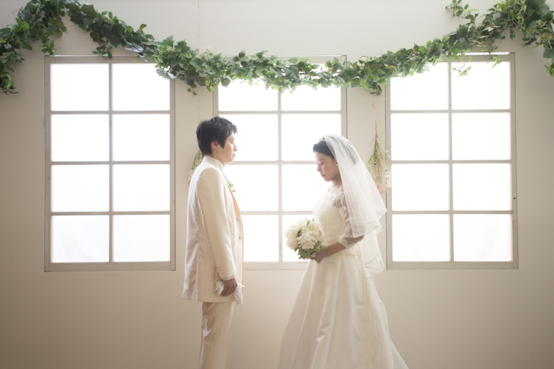 窓の前での１枚＊