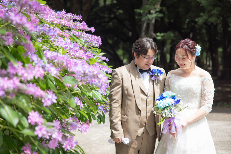 自然な笑顔で見つめ合っているお二人の表情が素敵