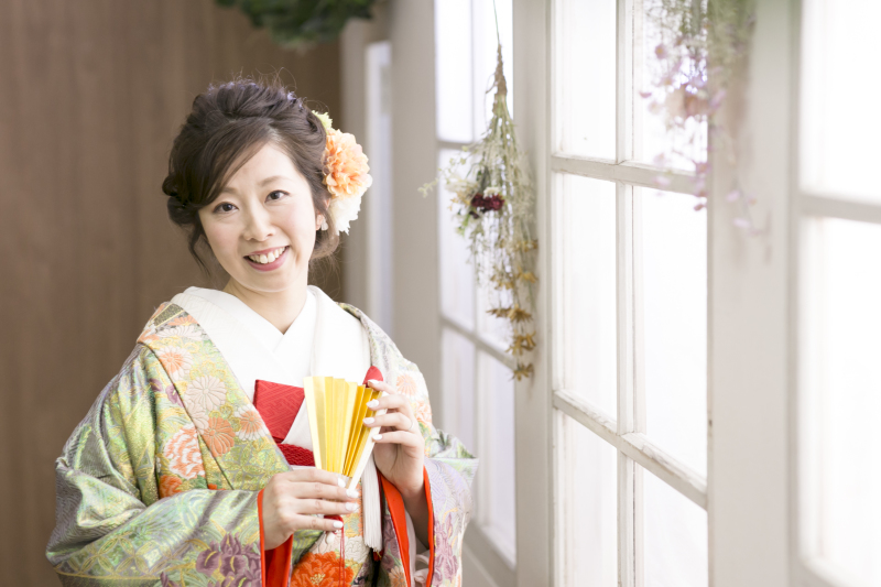 にっこりと笑って